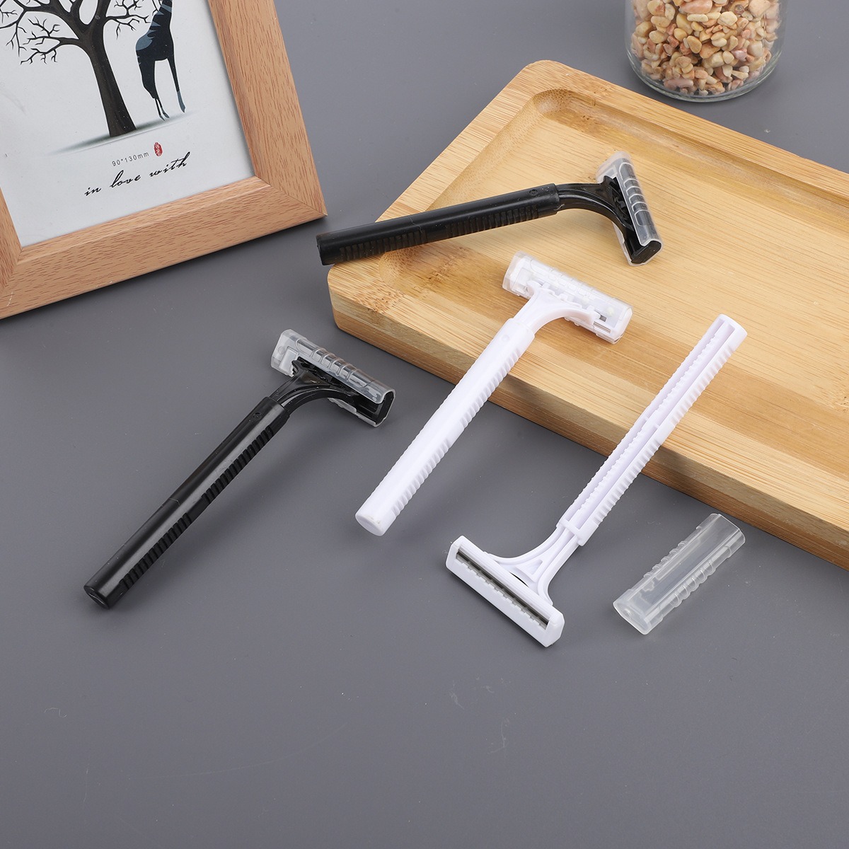 Dao Cạo Râu Nhựa Trắng