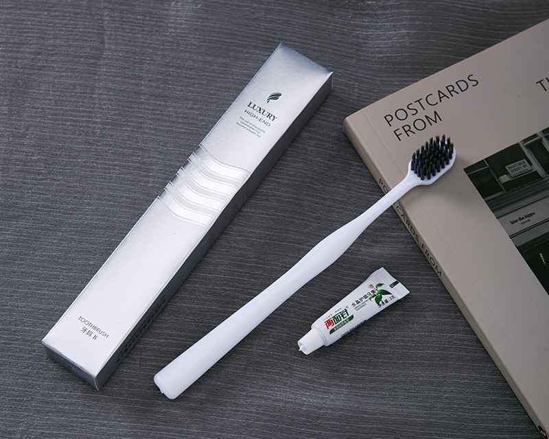 Dụng cụ vệ sinh răng miệng tinh tế