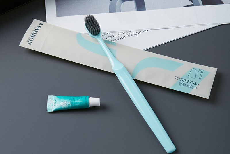 Dụng cụ vệ sinh răng miệng tiện lợi