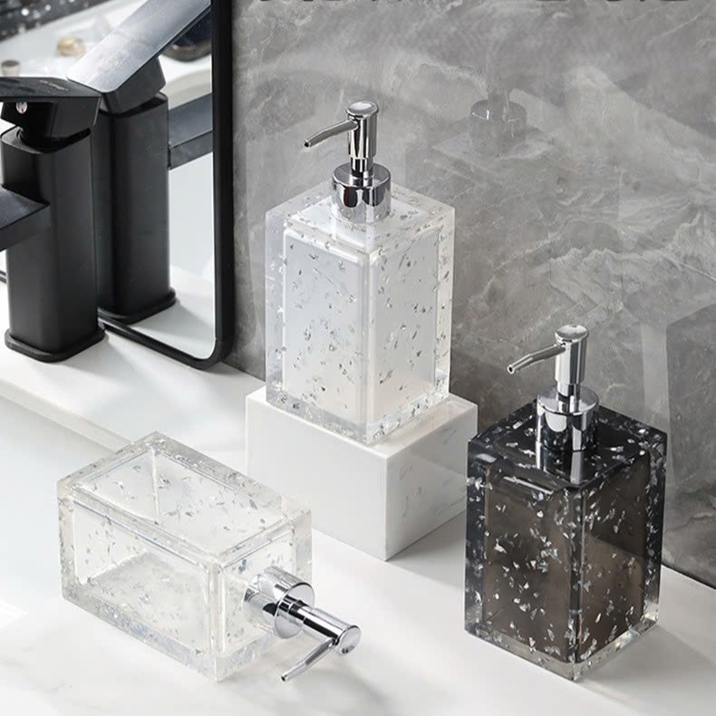 Bình đựng dầu gội sữa tắm là vật dụng chuyên dụng để chứa dung dịch chăm sóc cá nhân