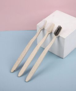 Bàn chải nhựa lúa mạch màu kem