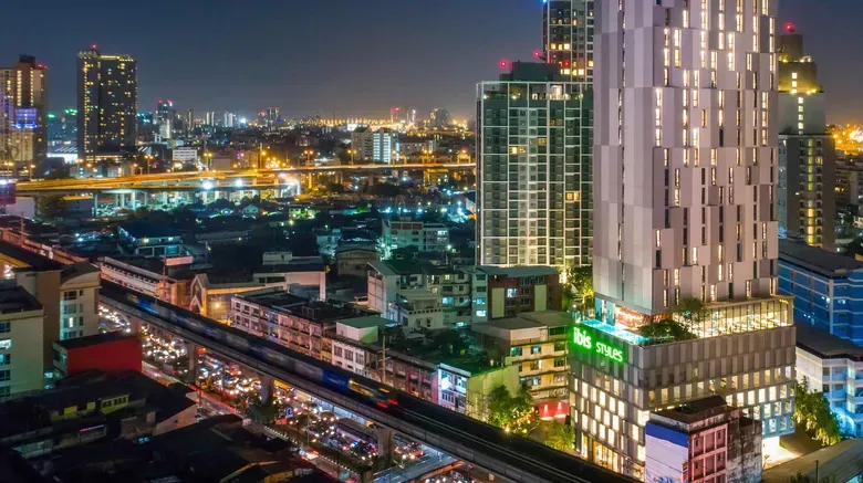 Kien truc va quy mo: Toa thap hien dai giua long Sukhumvit