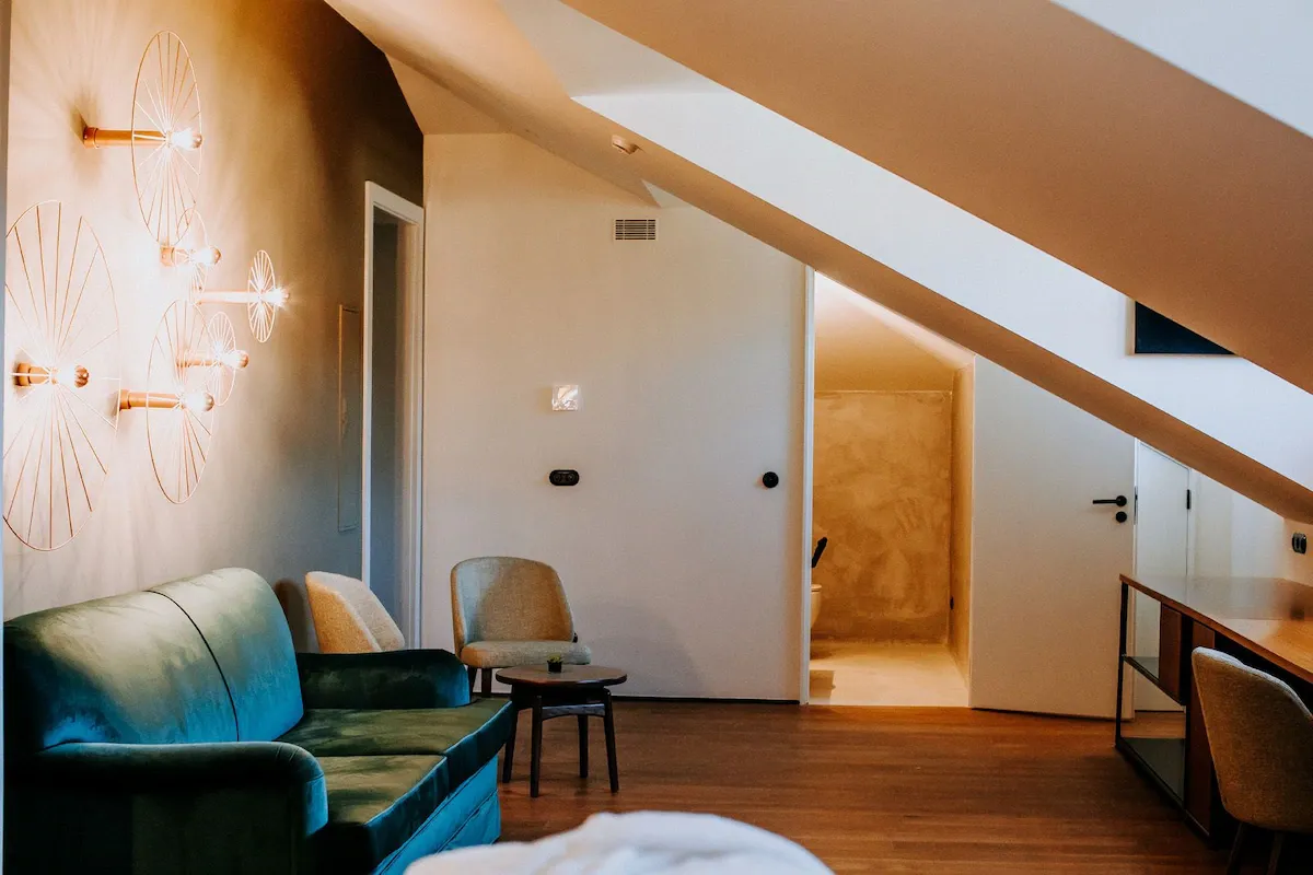 phan-tich-chi-tiet-hang-phong-nhung-ken-di-san-doc-ban