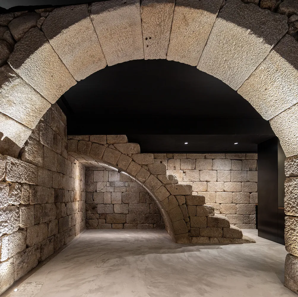 kien-truc-ngoai-that-su-ton-nghiem-cua-thoi-gian