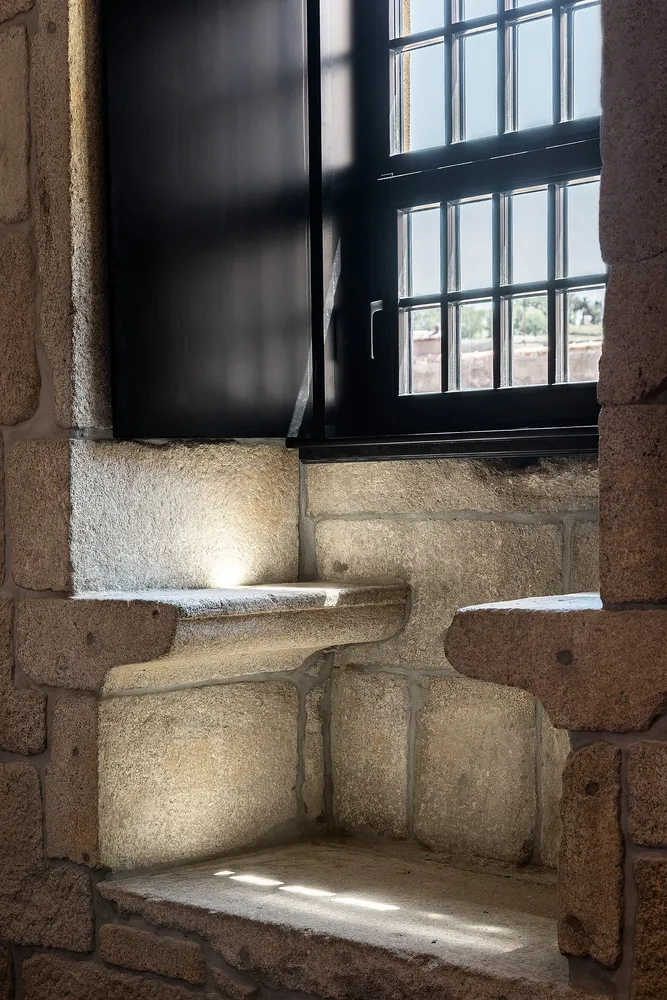 kien-truc-ngoai-that-su-ton-nghiem-cua-thoi-gian