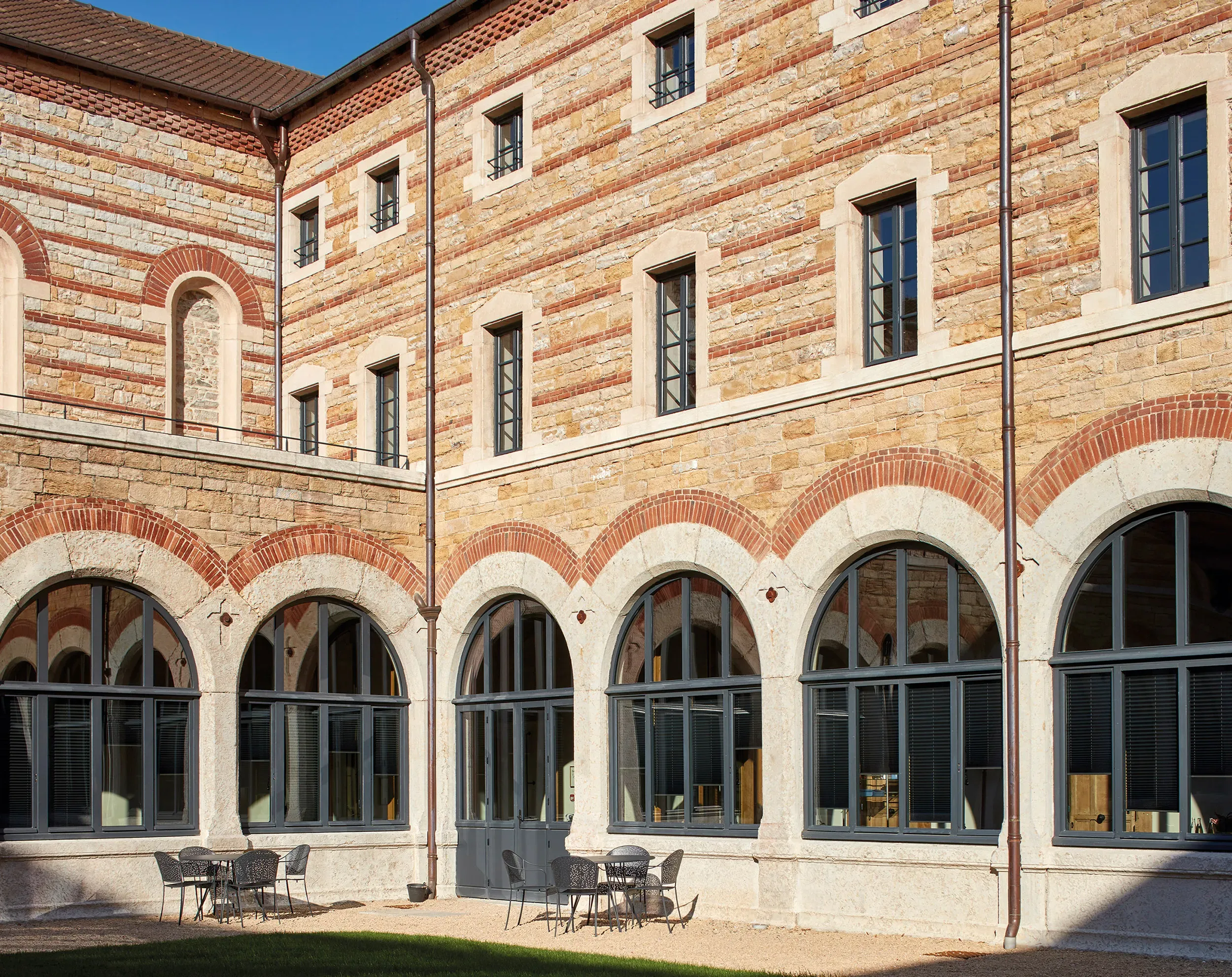  Kien Truc Ngoai That Va Quy Hoach Khong Gian Cua Axe Architecture