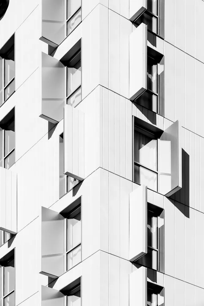 Ngon ngu kien truc: Su doi thoai cua kim loai va anh sang